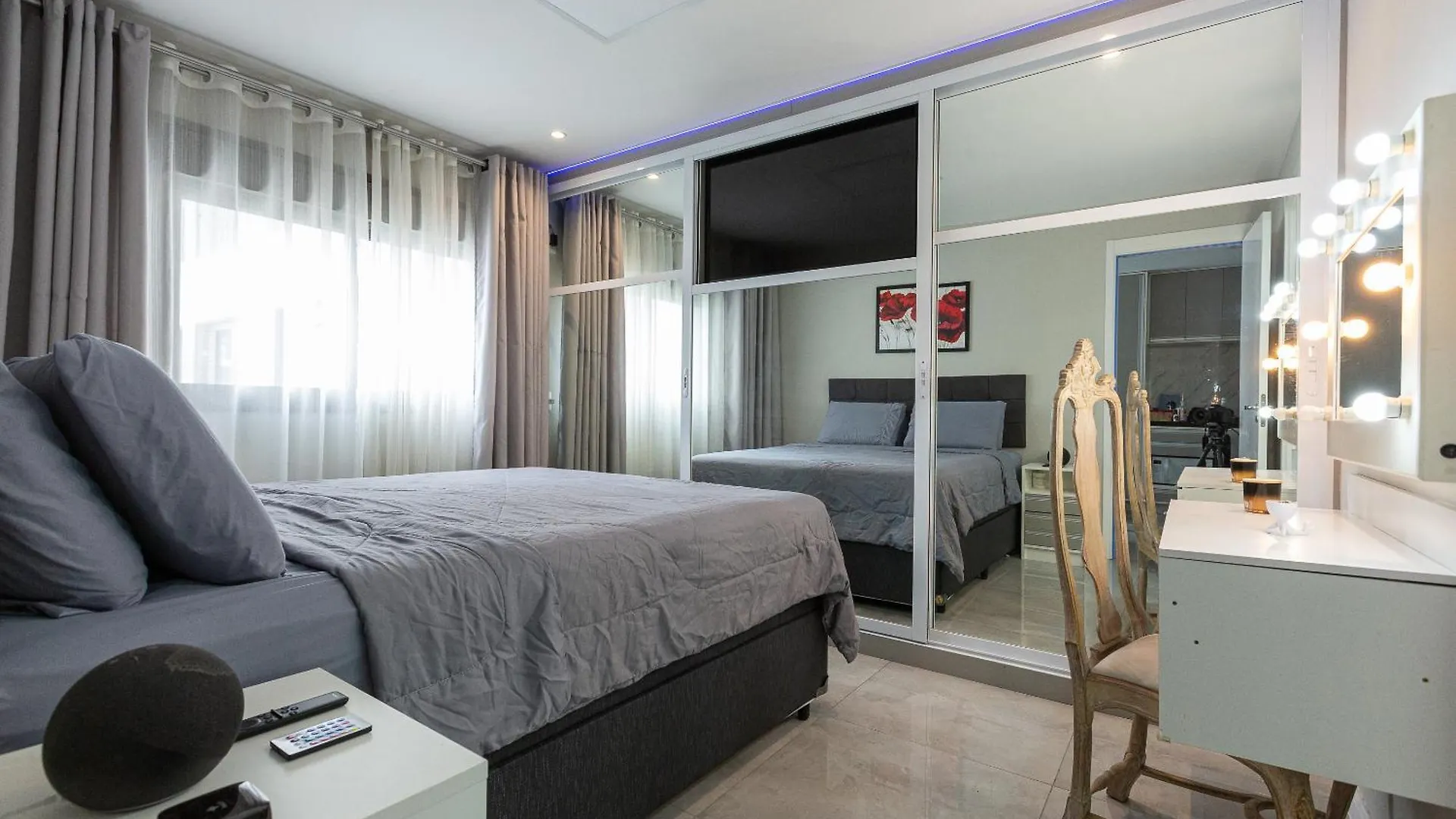 Apartamento Dos Espelhos Ao Lado Do Metro Na Vila Prudente Sao Paulo Brazil