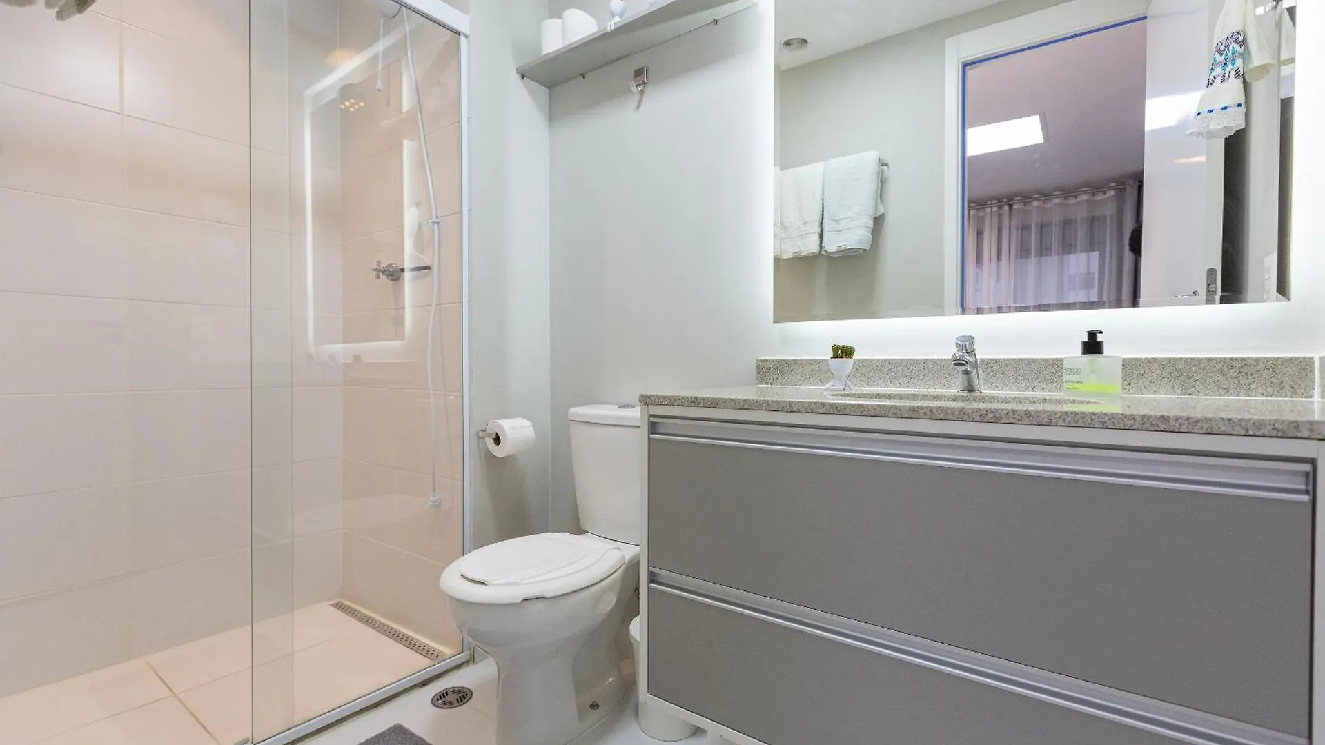Apartamento Dos Espelhos Ao Lado Do Metro Na Vila Prudente Sao Paulo 0*,  Brazil